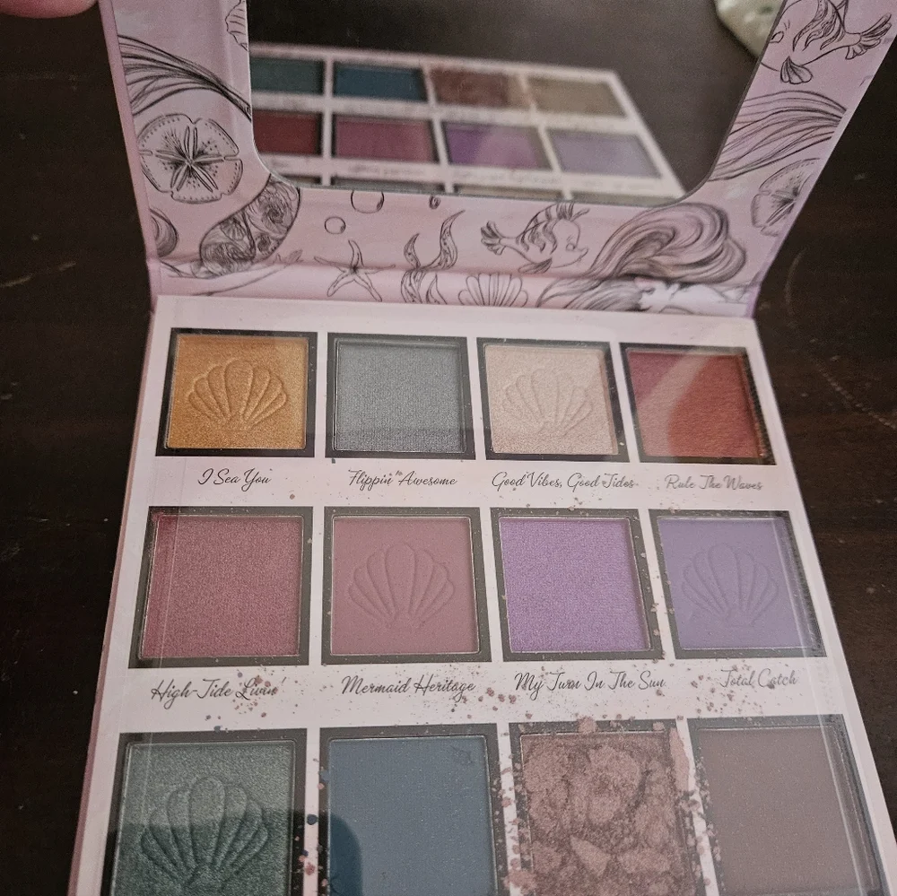 New Disney Princess - The Little Mermaid ARIEL - 12 Color Eyeshadow Palette. New